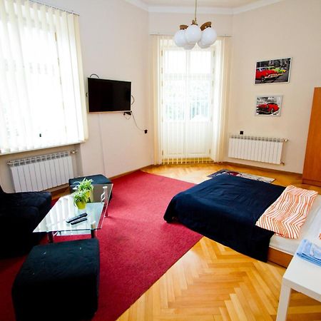 B Movie Guest Rooms Cracovie Extérieur photo