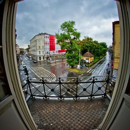 B Movie Guest Rooms Cracovie Extérieur photo