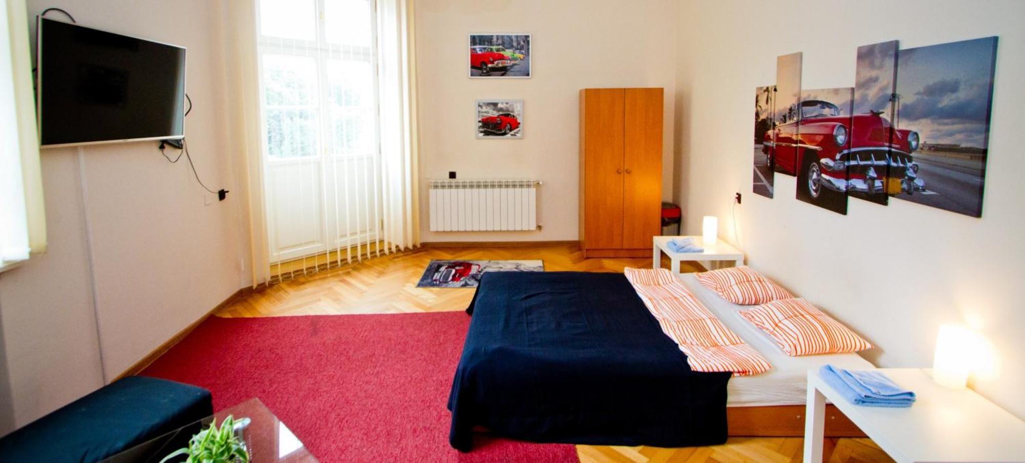 B Movie Guest Rooms Cracovie Extérieur photo