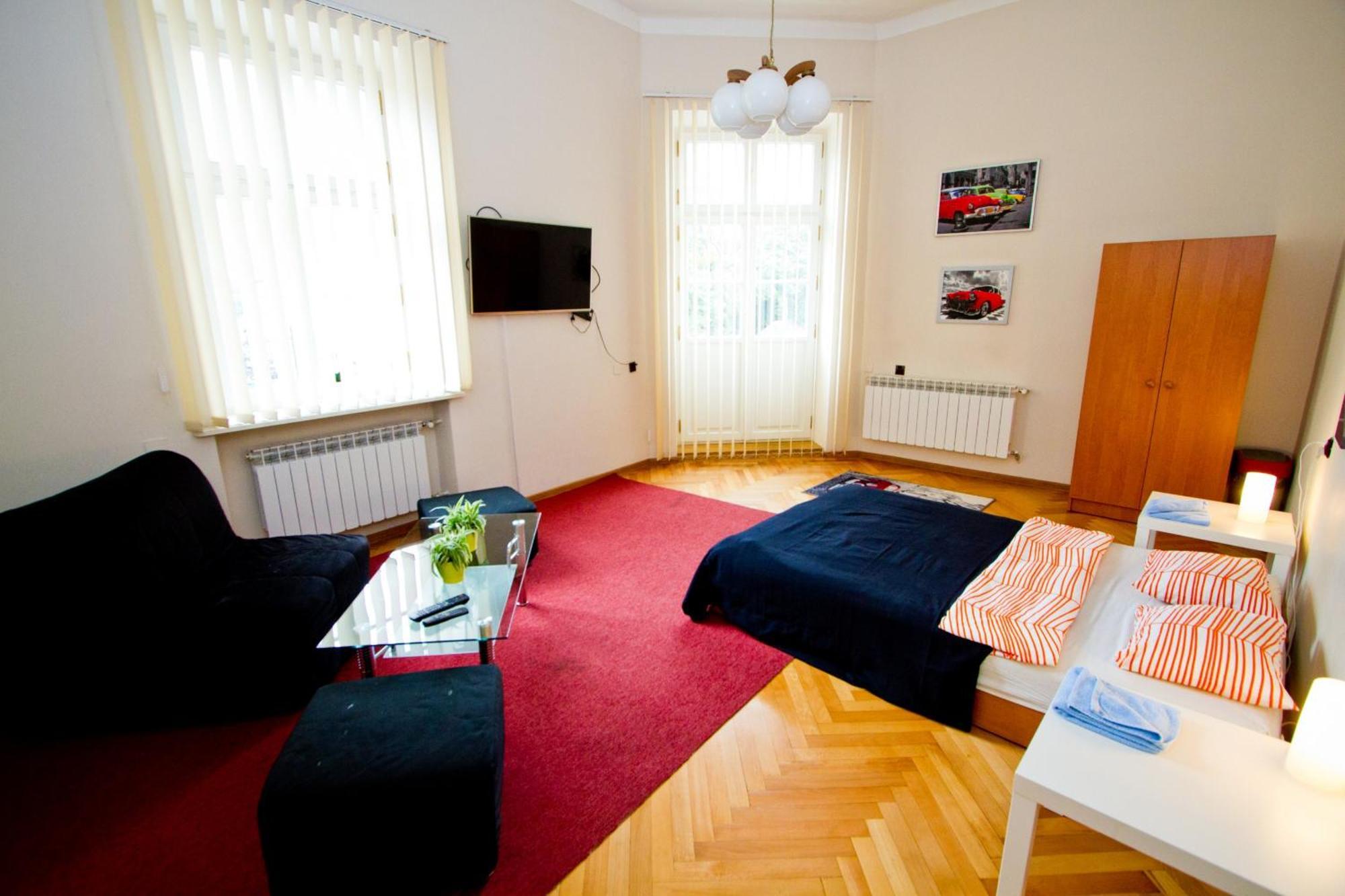 B Movie Guest Rooms Cracovie Extérieur photo