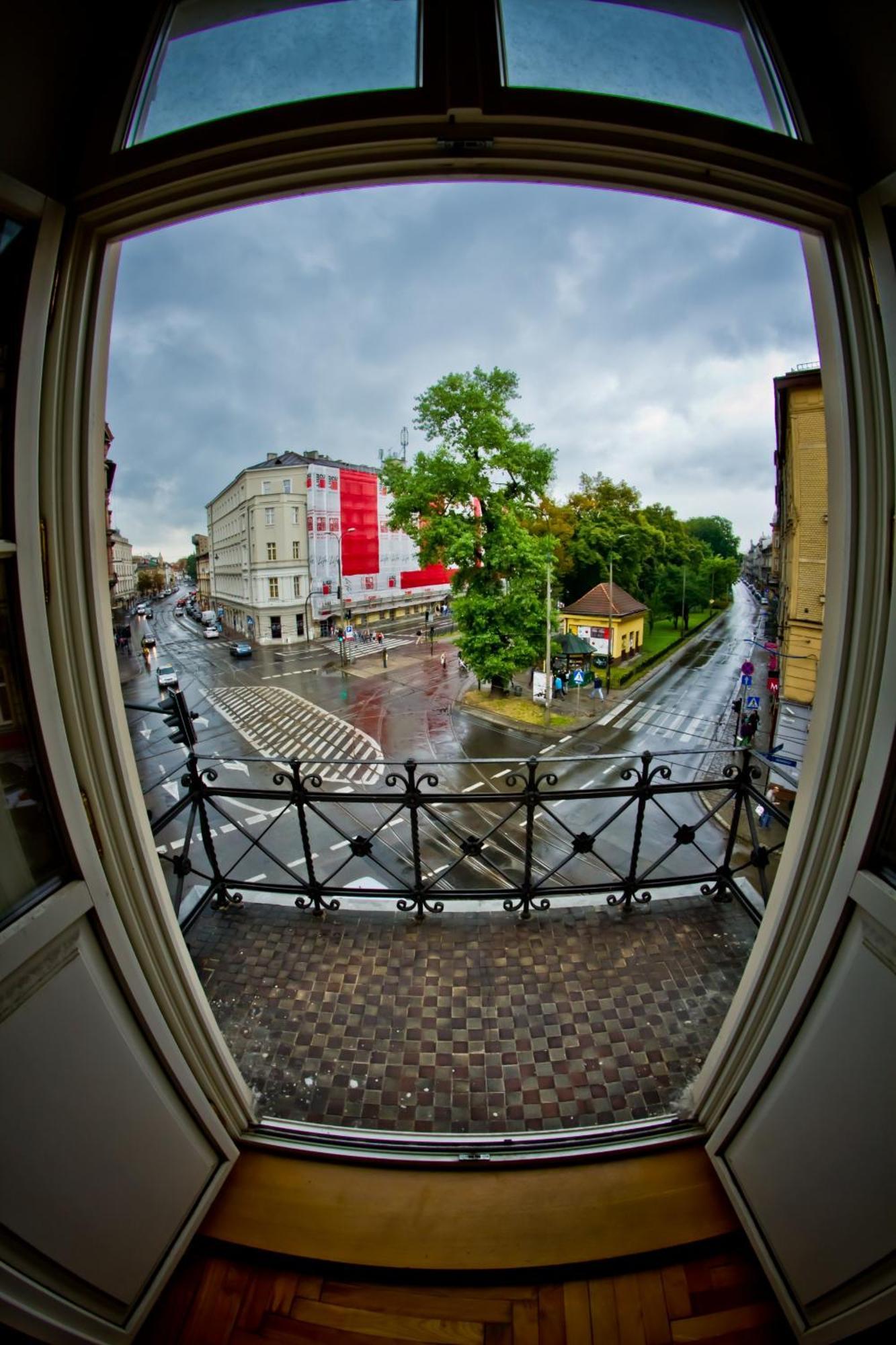B Movie Guest Rooms Cracovie Extérieur photo