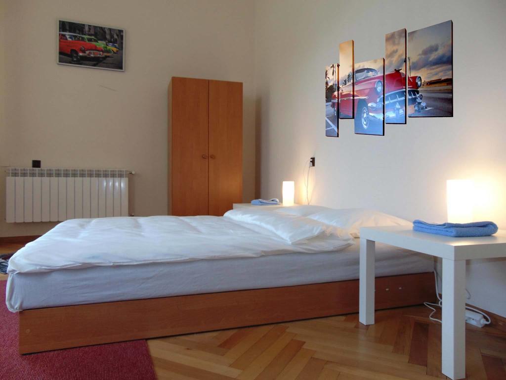 B Movie Guest Rooms Cracovie Chambre photo