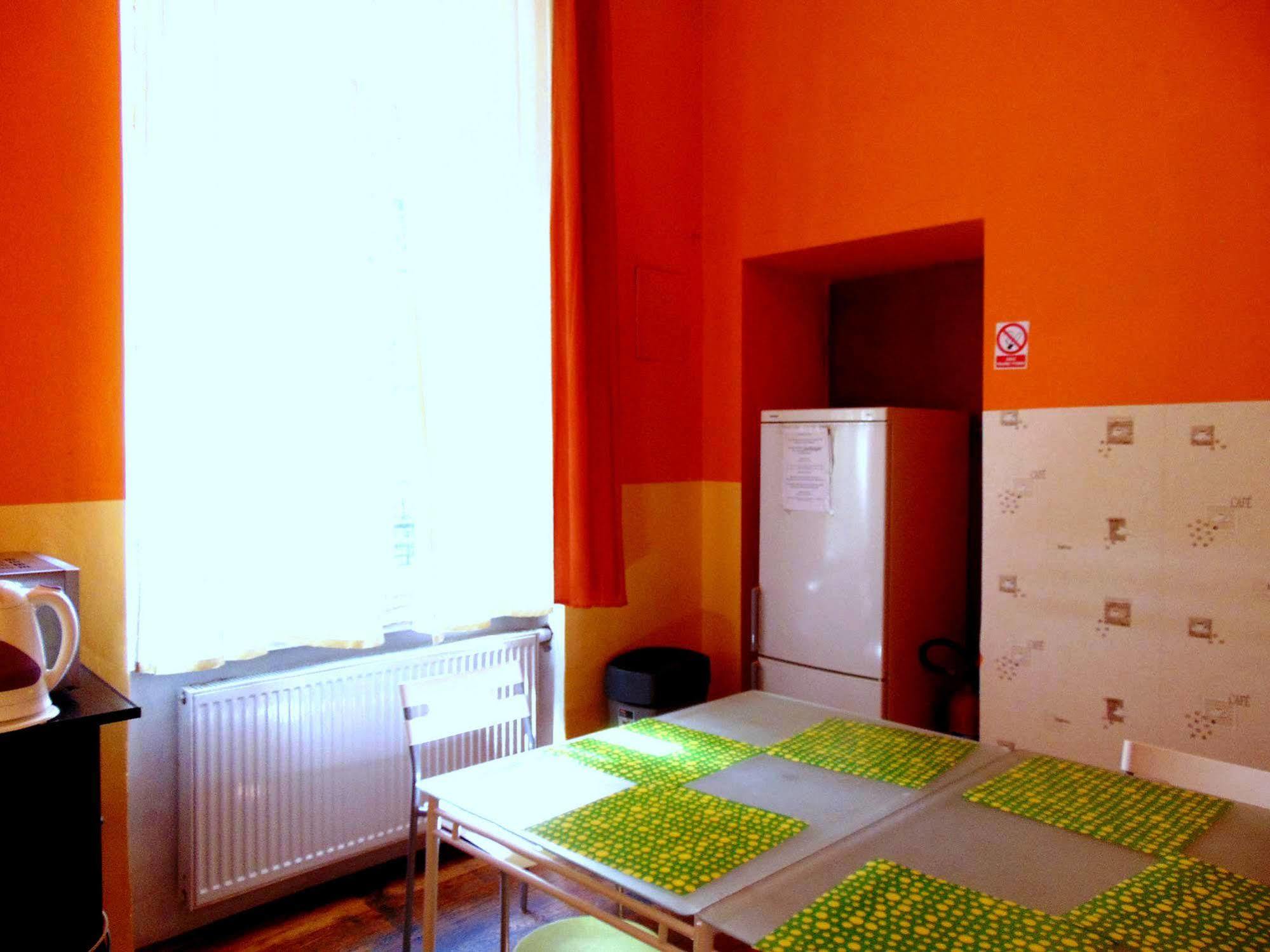 B Movie Guest Rooms Cracovie Extérieur photo