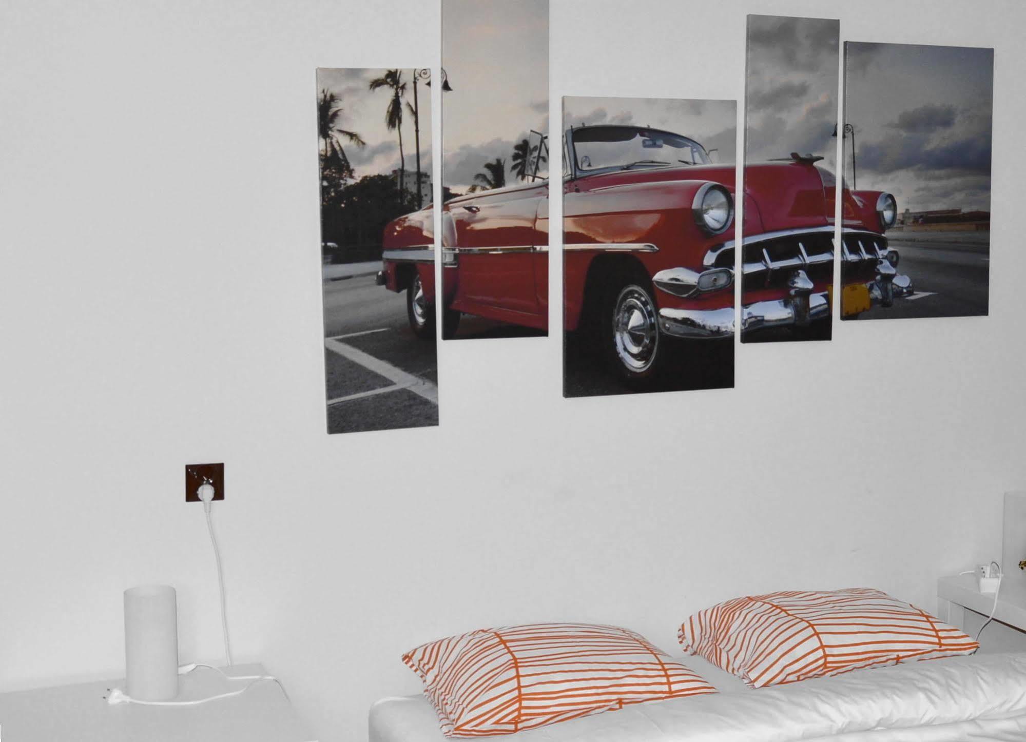 B Movie Guest Rooms Cracovie Extérieur photo